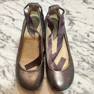 Flats with silk tie to ankles